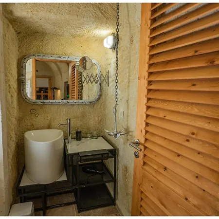 Bala Cave House Hotel *