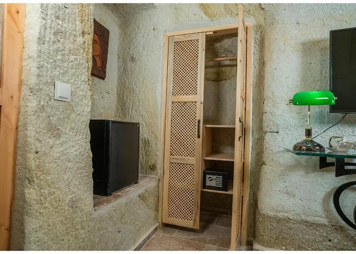 Bala Cave House Hotel *