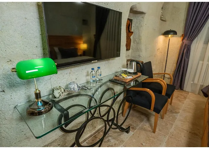 Bala Cave House Hotel *