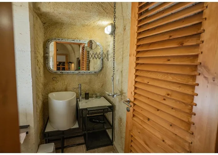 Bala Cave House Hotel *